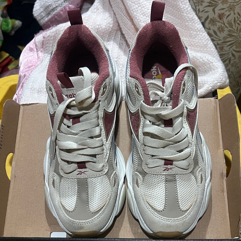 Reebok Women's Sneakers - White and Burgundy